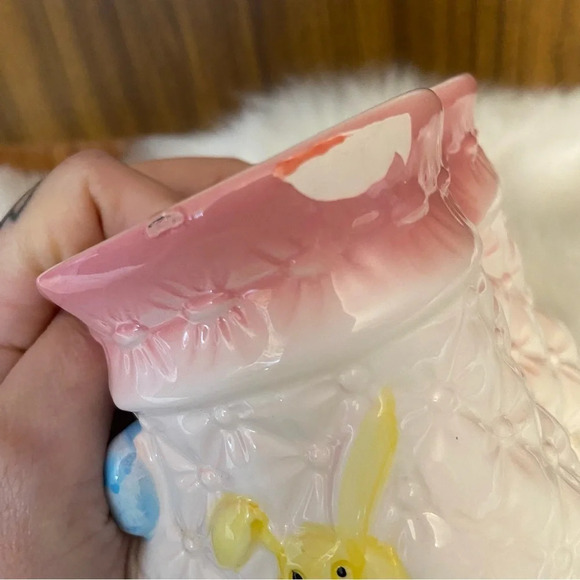 🛍️3/$30‎ Vintage pink & white  ceramic baby booties planter - Picture 10 of 10